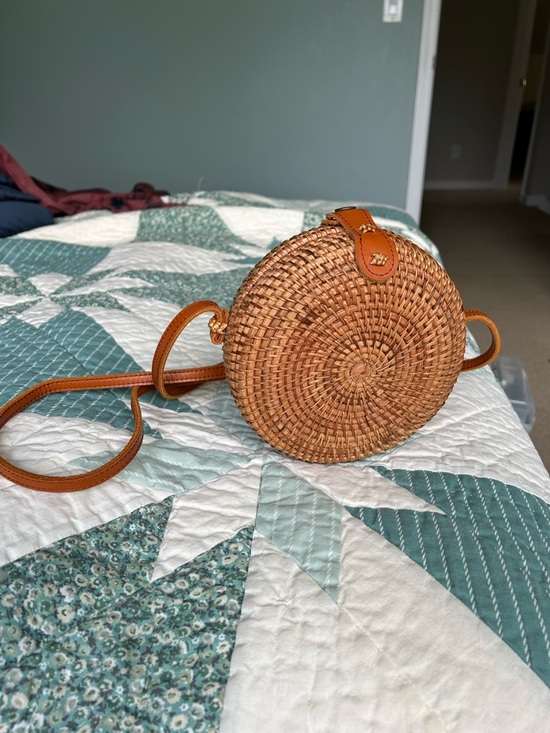 Handbags - Round Woven Crossbody Bag - Tan